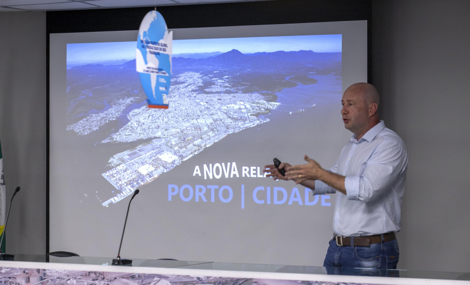 Autoridade portuária recebe representantes de trabalhadores