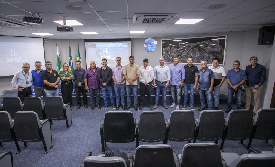 Autoridade portuária recebe representantes de trabalhadores