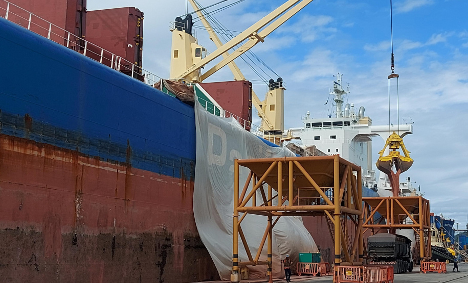 Descarga de fertilizantes segue aquecida nos Portos do Paraná