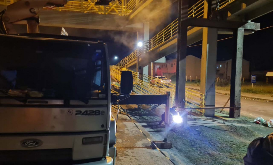 DER/PR realiza reparos em passarela e libera tráfego de veículos em Paranaguá