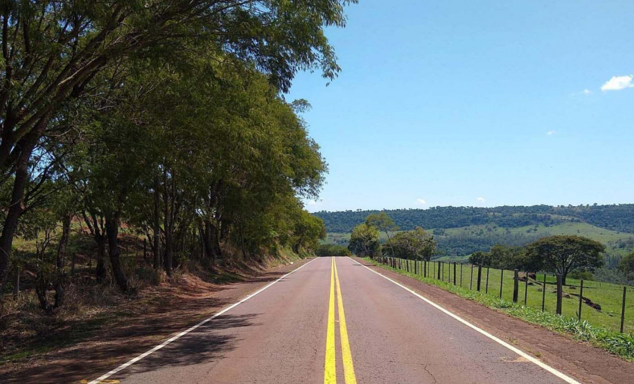 Trecho da PR-317 entre Toledo e Santa Helena recebe reforço na sinalização viária