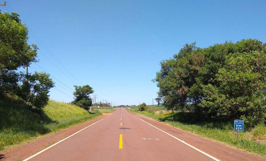 Trecho da PR-317 entre Toledo e Santa Helena recebe reforço na sinalização viária
