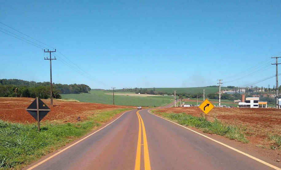 Trecho da PR-317 entre Toledo e Santa Helena recebe reforço na sinalização viária