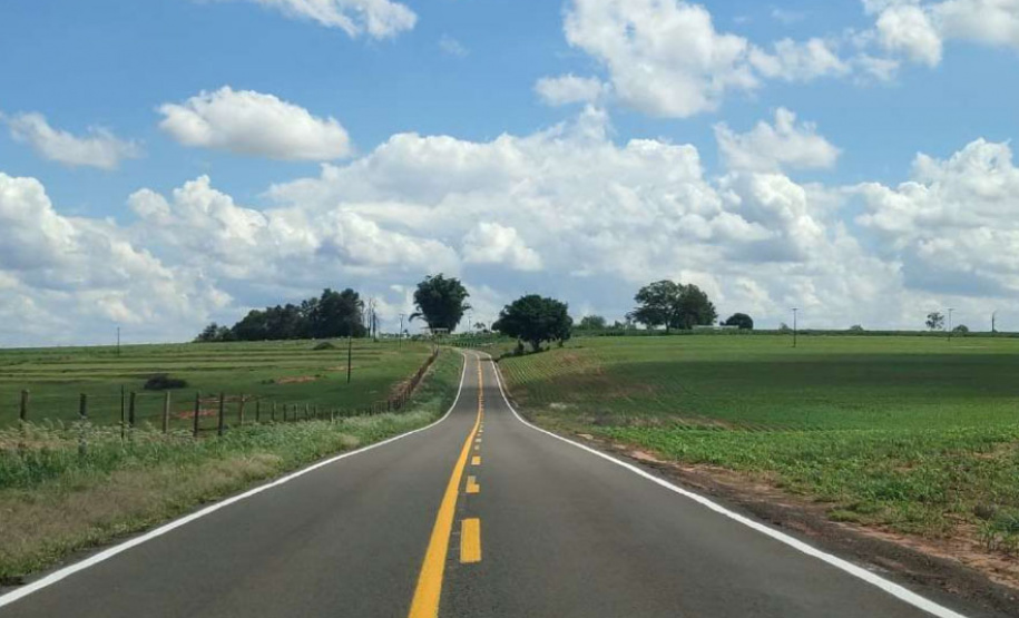 Ivaté, Douradina, Moreira Sales e Tuneiras do Oeste têm rodovias revitalizadas pelo Estado