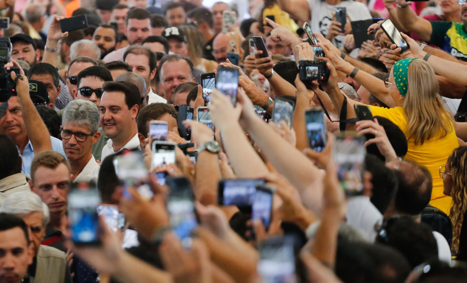 O governador Carlos Massa Ratinho Junior visitou neste sábado (9), ao lado do presidente da República, Jair Bolsonaro, o Santuário de São Miguel Arcanjo, em Bandeirantes, na Região Norte. - Bandeirantes, 09/04/2022