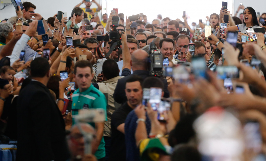 O governador Carlos Massa Ratinho Junior visitou neste sábado (9), ao lado do presidente da República, Jair Bolsonaro, o Santuário de São Miguel Arcanjo, em Bandeirantes, na Região Norte. - Bandeirantes, 09/04/2022