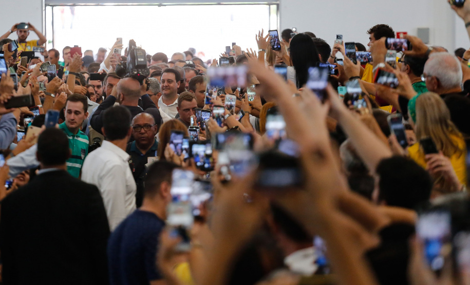 O governador Carlos Massa Ratinho Junior visitou neste sábado (9), ao lado do presidente da República, Jair Bolsonaro, o Santuário de São Miguel Arcanjo, em Bandeirantes, na Região Norte. - Bandeirantes, 09/04/2022