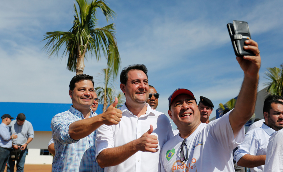 O governador Carlos Massa Ratinho Junior visitou neste sábado (9), ao lado do presidente da República, Jair Bolsonaro, o Santuário de São Miguel Arcanjo, em Bandeirantes, na Região Norte. - Bandeirantes, 09/04/2022
