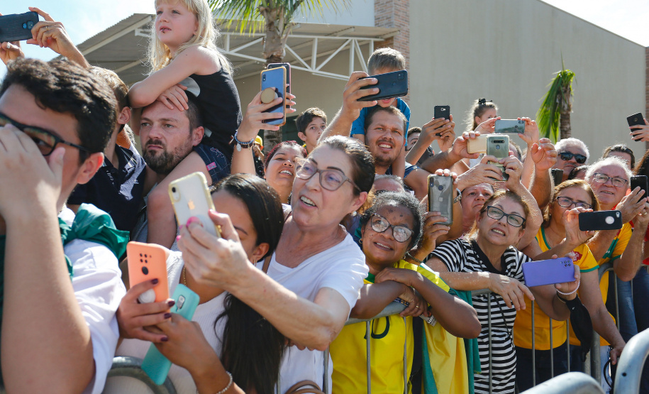 O governador Carlos Massa Ratinho Junior visitou neste sábado (9), ao lado do presidente da República, Jair Bolsonaro, o Santuário de São Miguel Arcanjo, em Bandeirantes, na Região Norte. - Bandeirantes, 09/04/2022