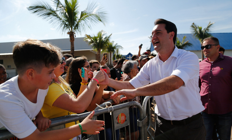 O governador Carlos Massa Ratinho Junior visitou neste sábado (9), ao lado do presidente da República, Jair Bolsonaro, o Santuário de São Miguel Arcanjo, em Bandeirantes, na Região Norte. - Bandeirantes, 09/04/2022