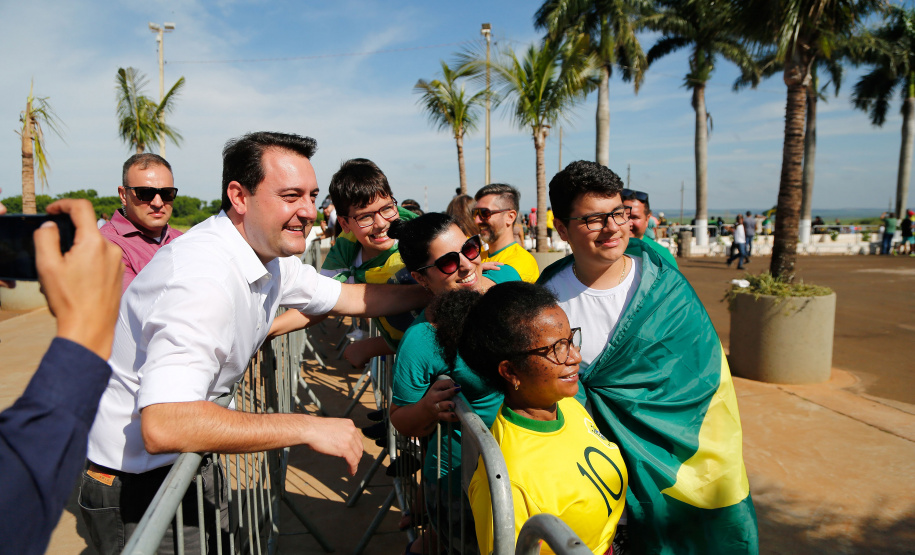 O governador Carlos Massa Ratinho Junior visitou neste sábado (9), ao lado do presidente da República, Jair Bolsonaro, o Santuário de São Miguel Arcanjo, em Bandeirantes, na Região Norte. - Bandeirantes, 09/04/2022