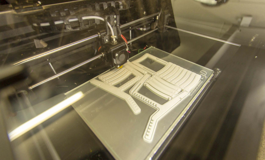 Inspirada no MIT, dos EUA, UEM inaugura Fab Lab, oficina tecnológica