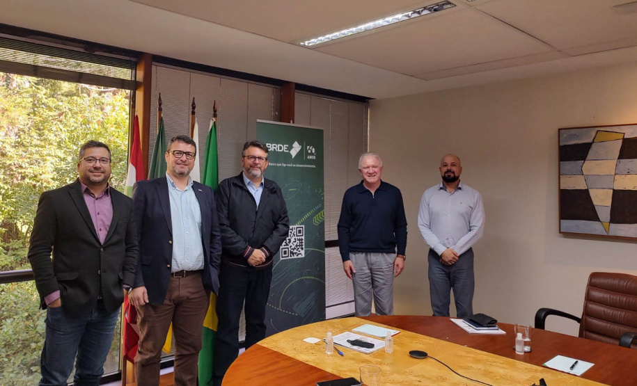 BRDE e Fundação Araucária buscam soluções de desenvolvimento do Sul com parcerias entre universidades e empresas