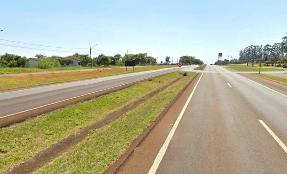 DER/PR analisa documentos da obra de iluminação da BR-277 na região Oeste