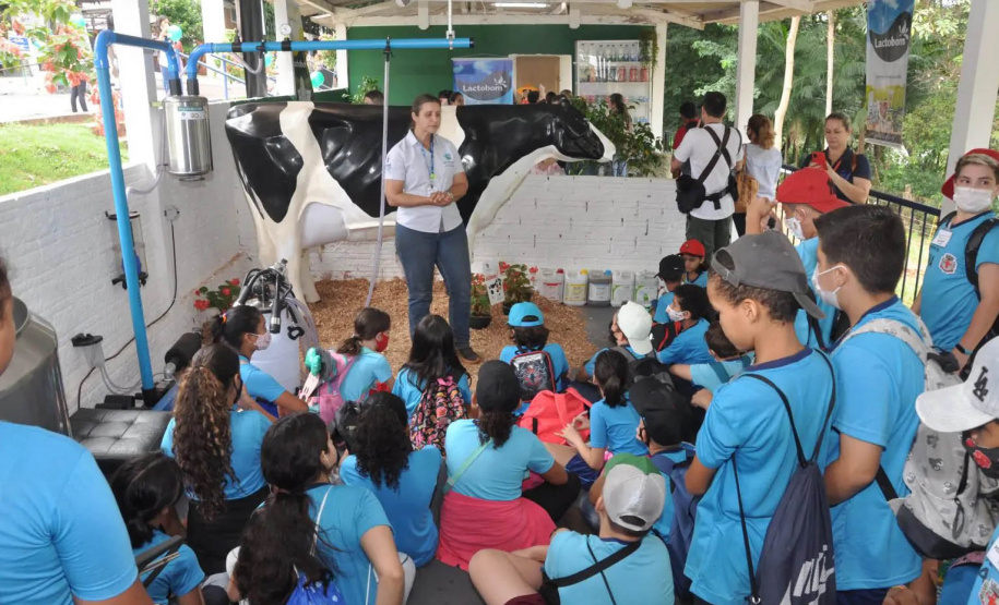 Vitrine de Tecnologia na ExpoLondrina divulga elos da cadeia produtiva do leite