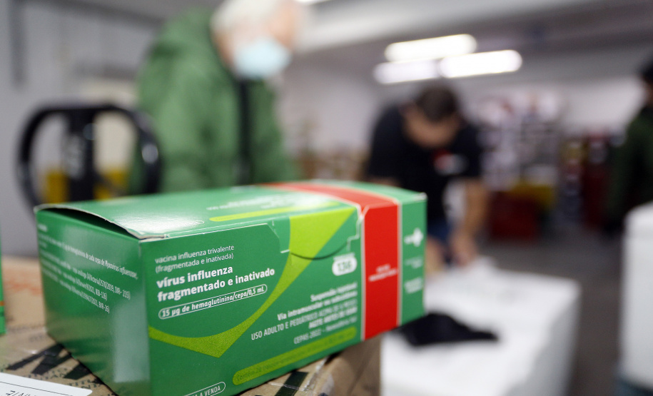 Mais de meio milhão de vacinas contra a gripe já foram aplicadas no Paraná