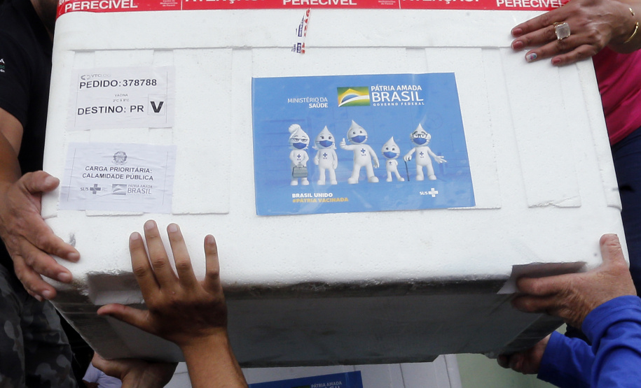 Saúde reabastece regionais com vacinas da gripe e Covid-19