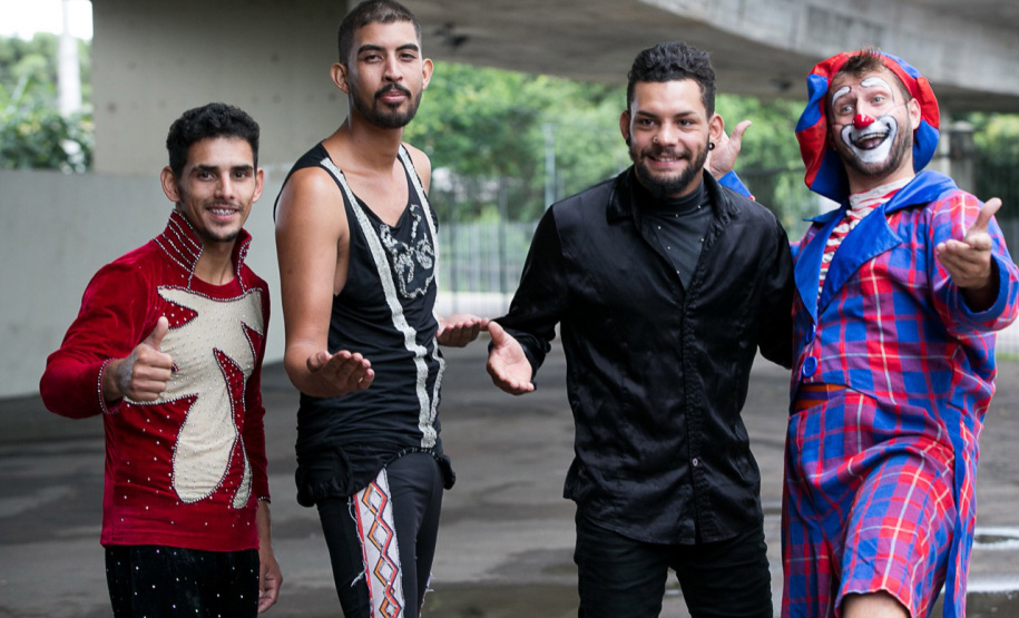 Pessoas em situação de rua ganham espetáculo do Festival de Teatro de Curitiba