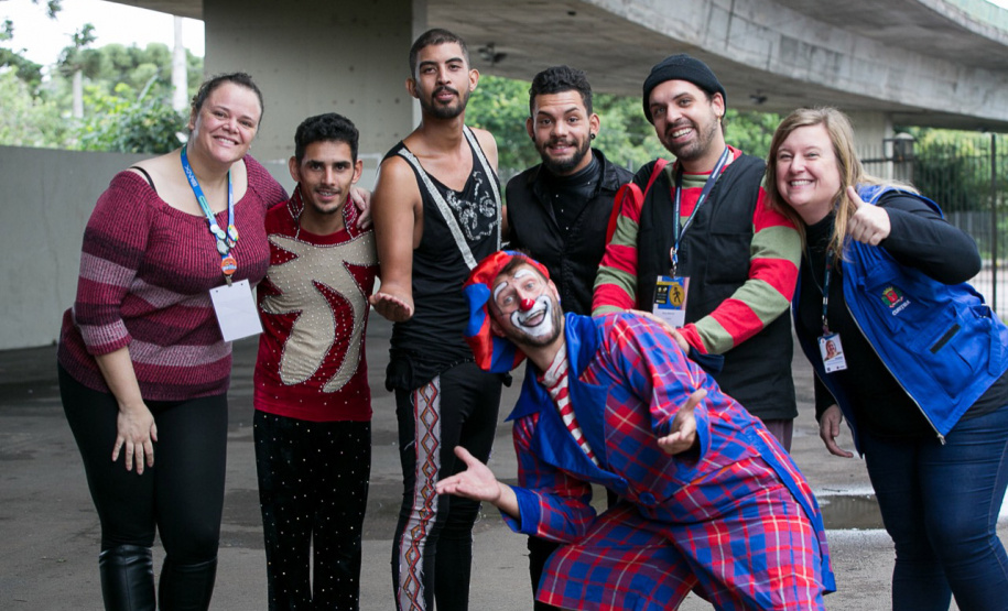 Pessoas em situação de rua ganham espetáculo do Festival de Teatro de Curitiba