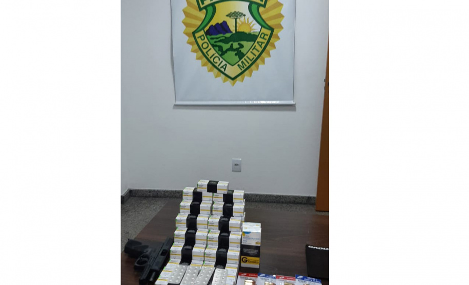 Polícia Militar apreende mais de 1,5 mil comprimidos de medicamentos, pistola e munições durante abordagem em Mandirituba (PR)