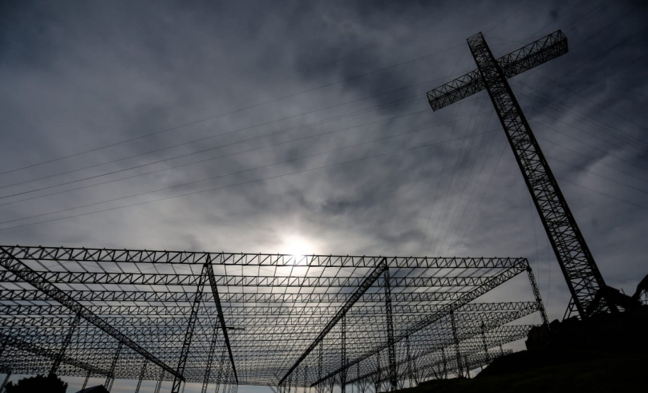 Santuário de São Miguel Arcanjo, em Bandeirantes, - Bandeirantes, 09/04/2022