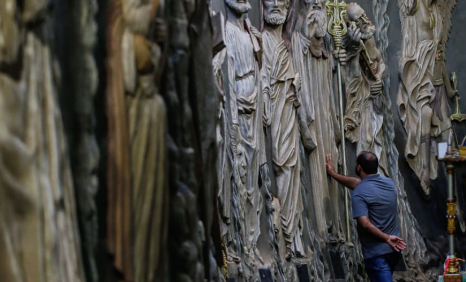 Santuário de São Miguel Arcanjo, em Bandeirantes, - Bandeirantes, 09/04/2022