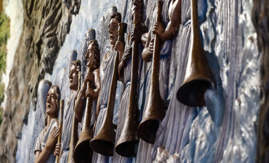 Santuário de São Miguel Arcanjo, em Bandeirantes, - Bandeirantes, 09/04/2022