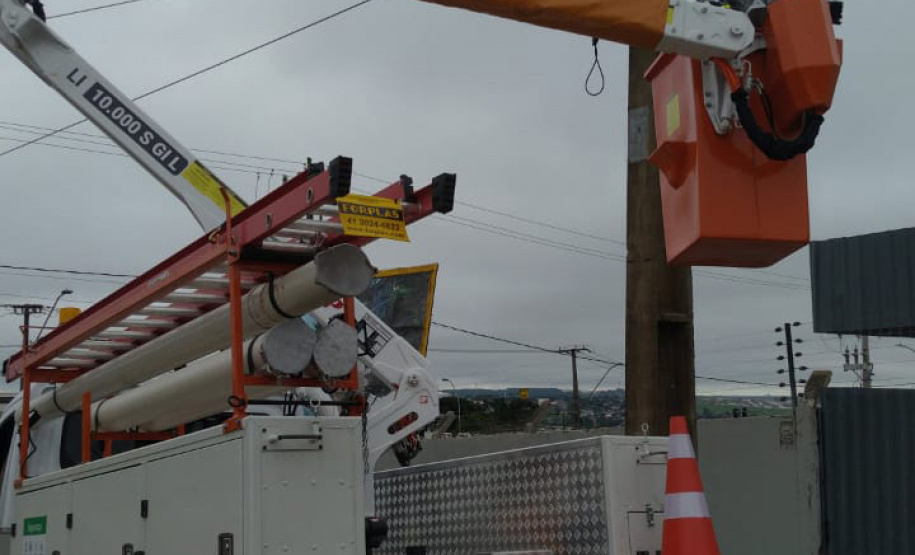 Equipes da Copel religaram 80% dos domicílios após temporal; trabalho segue em todo o Estado