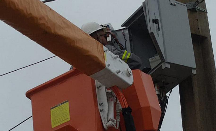 Equipes da Copel religaram 80% dos domicílios após temporal; trabalho segue em todo o Estado