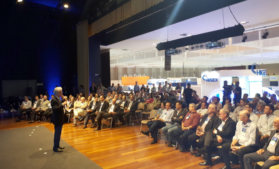 Feira debate como transformar o Paraná em supermercado para o mundo