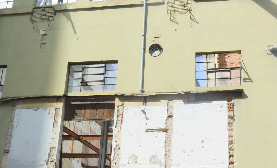 ​A Secretaria da Administração e da Previdência (Seap), por meio do Departamento de Patrimônio do Estado (DPE), realizará no dia 24 de maio a alienação de dois imóveis do patrimônio público que se encontram desocupados. um dos imóveis fica em Curitiba, e o outro em Medianeira - Curitiba, 05/05/2022 ​