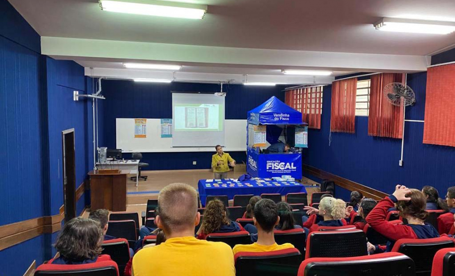 Receita Estadual leva ações de educação fiscal a alunos do Colégio Militar de Curitiba