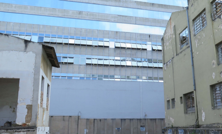 ​A Secretaria da Administração e da Previdência (Seap), por meio do Departamento de Patrimônio do Estado (DPE), realizará no dia 24 de maio a alienação de dois imóveis do patrimônio público que se encontram desocupados. um dos imóveis fica em Curitiba, e o outro em Medianeira - Curitiba, 05/05/2022 ​