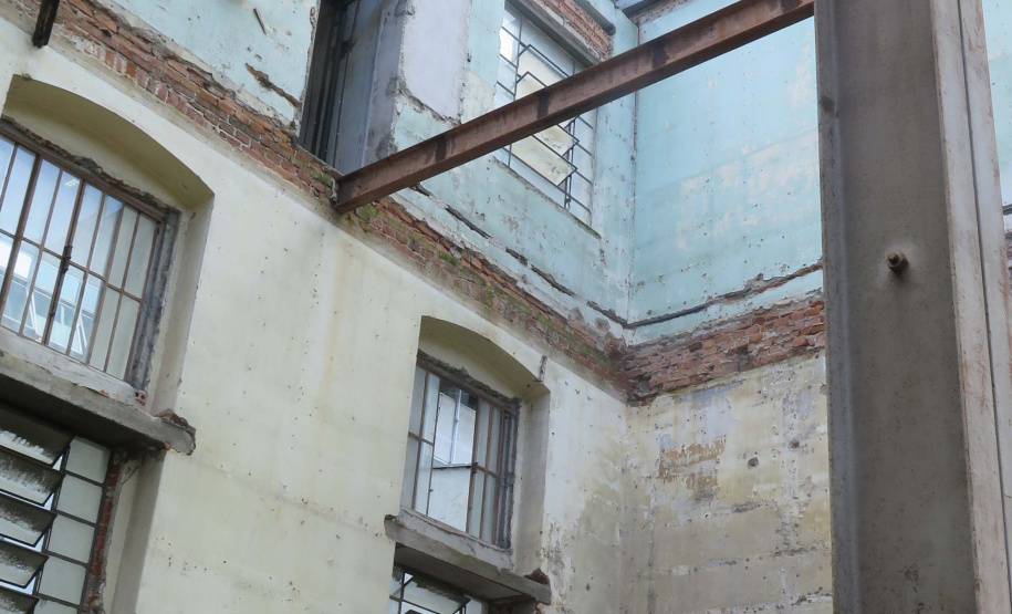 ​A Secretaria da Administração e da Previdência (Seap), por meio do Departamento de Patrimônio do Estado (DPE), realizará no dia 24 de maio a alienação de dois imóveis do patrimônio público que se encontram desocupados. um dos imóveis fica em Curitiba, e o outro em Medianeira - Curitiba, 05/05/2022 ​