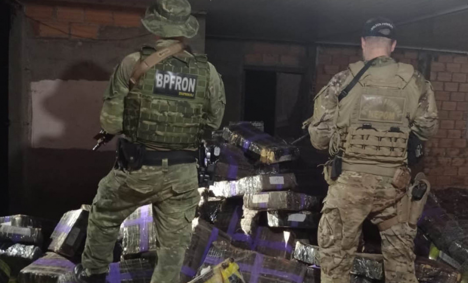 BPFRON e Polícia Federal apreendem 2,8 toneladas de drogas em Santa Helena-PR