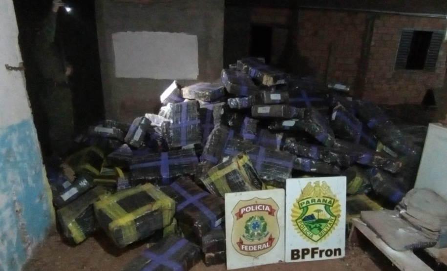 BPFRON e Polícia Federal apreendem 2,8 toneladas de drogas em Santa Helena-PR