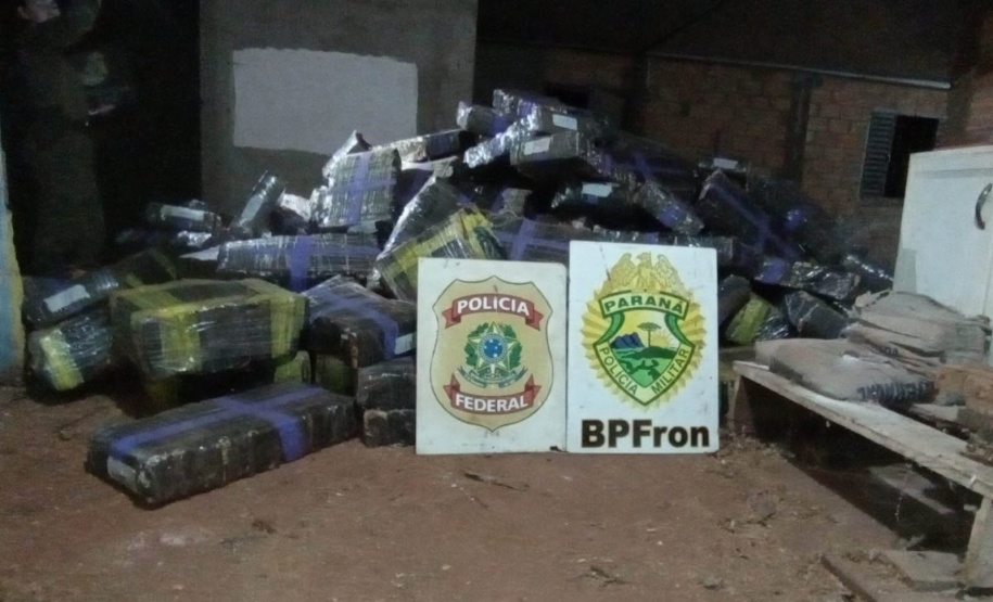 BPFRON e Polícia Federal apreendem 2,8 toneladas de drogas em Santa Helena-PR