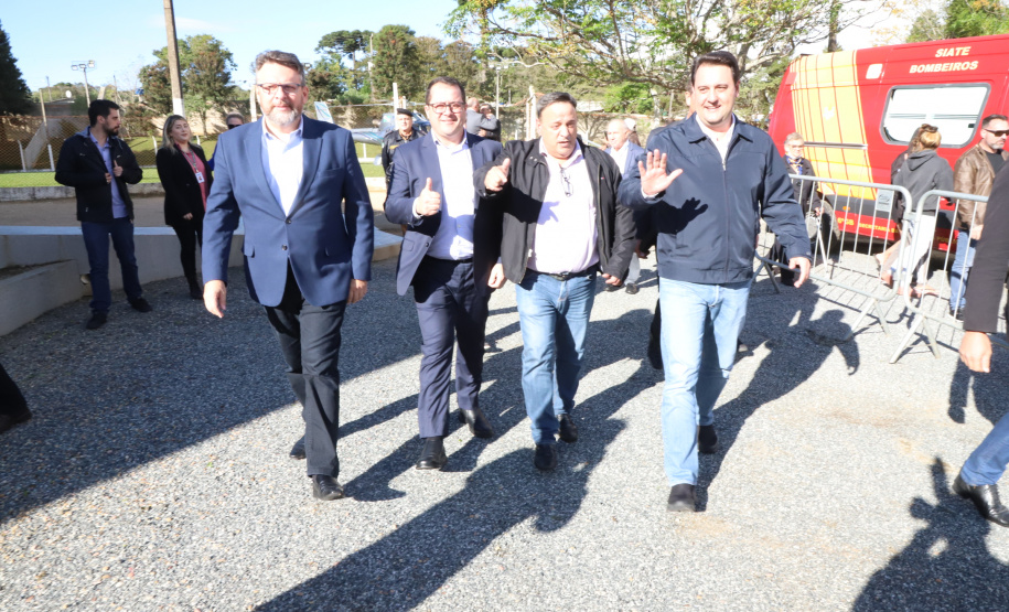 Governador entrega títulos de propriedade e confirma investimentos na Lapa