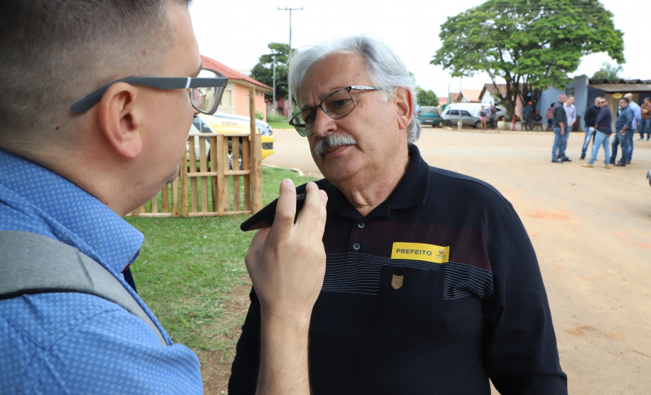 O governador Carlos Massa Ratinho Junior entregou nesta quinta-feira (12) as matrículas imobiliárias, com registro dos títulos em cartório, que regularizam a posse e o direito da moradia a 131 famílias de Ribeirão do Pinhal, no Norte Pioneiro.