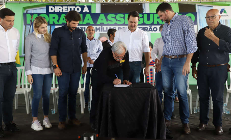 Durante a passagem por Ribeirão do Pinhal, no Norte Pioneiro, nesta quinta-feira (12), o governador Carlos Massa Ratinho Junior autorizou a liberação de mais R$ 884,2 mil para ações na área da saúde.