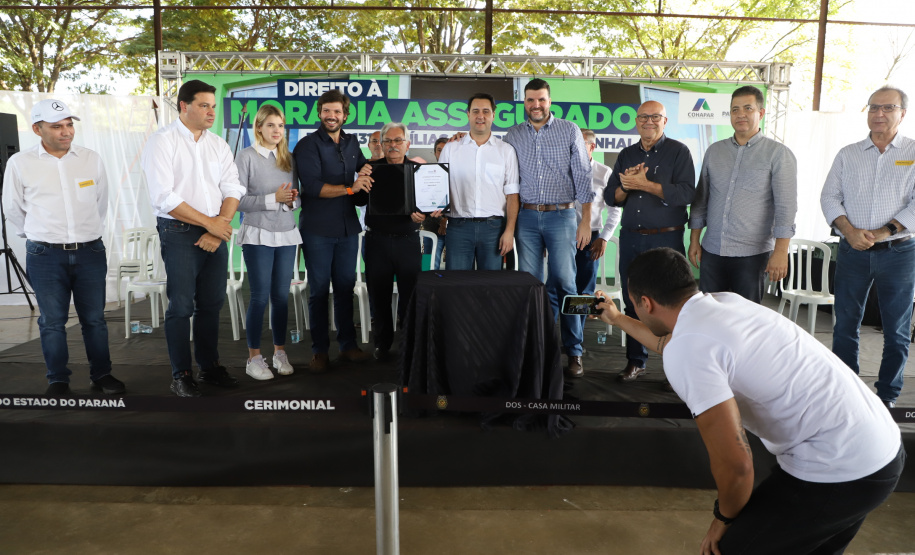 Durante a passagem por Ribeirão do Pinhal, no Norte Pioneiro, nesta quinta-feira (12), o governador Carlos Massa Ratinho Junior autorizou a liberação de mais R$ 884,2 mil para ações na área da saúde.