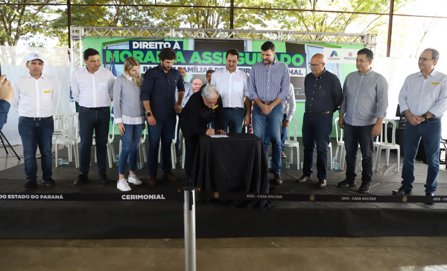 Durante a passagem por Ribeirão do Pinhal, no Norte Pioneiro, nesta quinta-feira (12), o governador Carlos Massa Ratinho Junior autorizou a liberação de mais R$ 884,2 mil para ações na área da saúde.