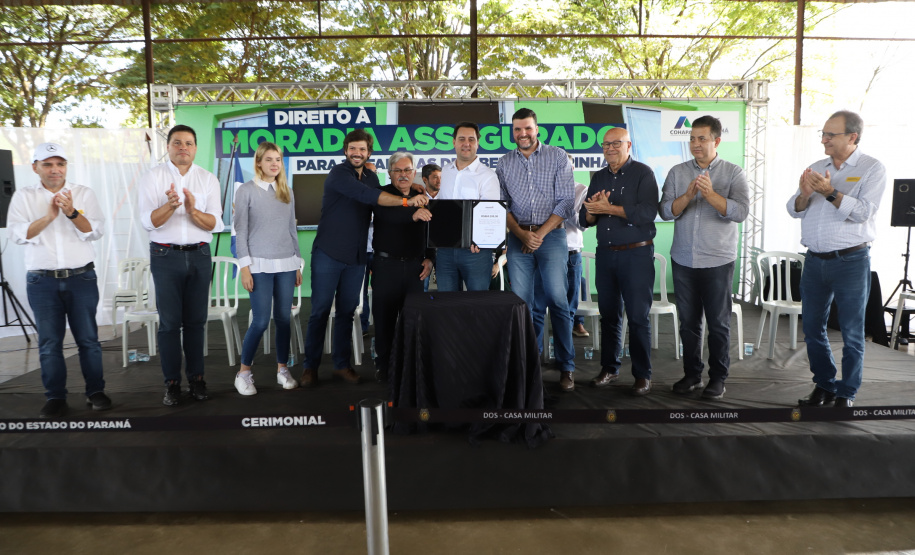 Durante a passagem por Ribeirão do Pinhal, no Norte Pioneiro, nesta quinta-feira (12), o governador Carlos Massa Ratinho Junior autorizou a liberação de mais R$ 884,2 mil para ações na área da saúde.