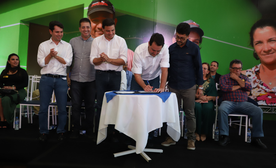 Governador confirma investimentos de R$ 3,3 milhões para ações em Curiúva