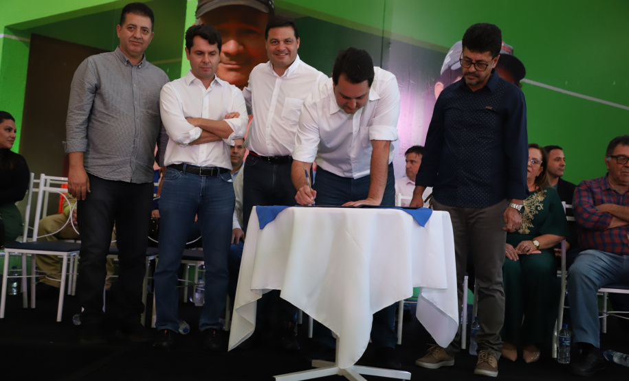 Governador confirma investimentos de R$ 3,3 milhões para ações em Curiúva