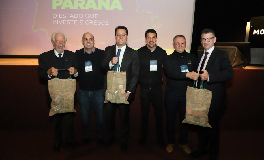 Governador Carlos Massa Ratinho Junior participa de evento da Invest Paraná no Museu Oscar Niemeyer, em Curitiba - Curitiba, 17/05/2022 -