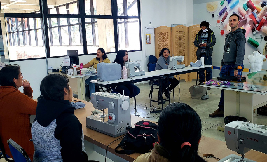 Portos do Paraná leva capacitação para moradoras da ilha de Piaçaguera