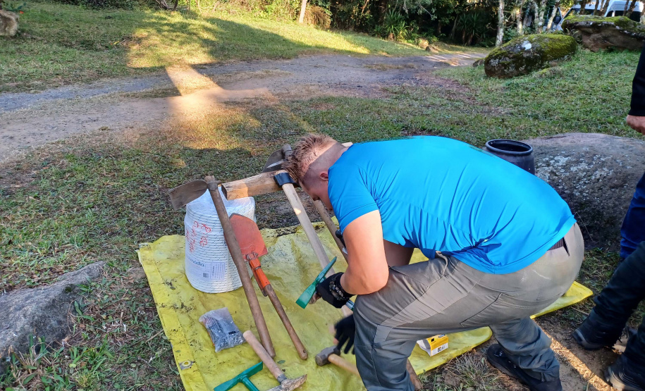 Manutenção das trilhas do Pico Paraná marcam início das atividades educativas da Semana do Meio Ambiente no Estado