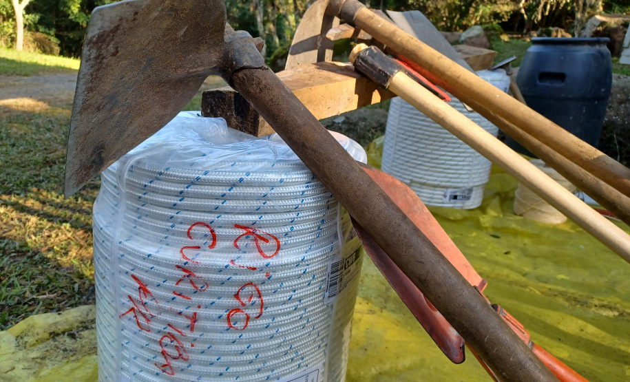 Manutenção das trilhas do Pico Paraná marcam início das atividades educativas da Semana do Meio Ambiente no Estado