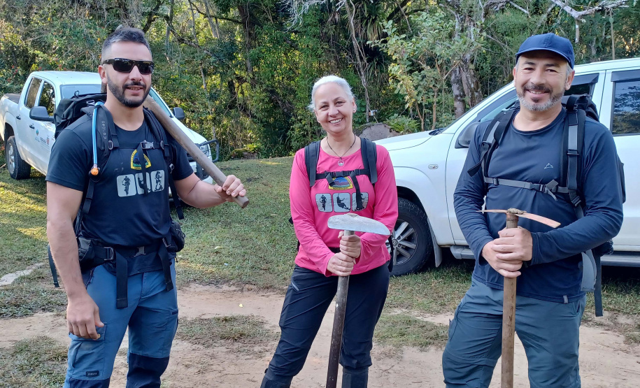 Manutenção das trilhas do Pico Paraná marcam início das atividades educativas da Semana do Meio Ambiente no Estado